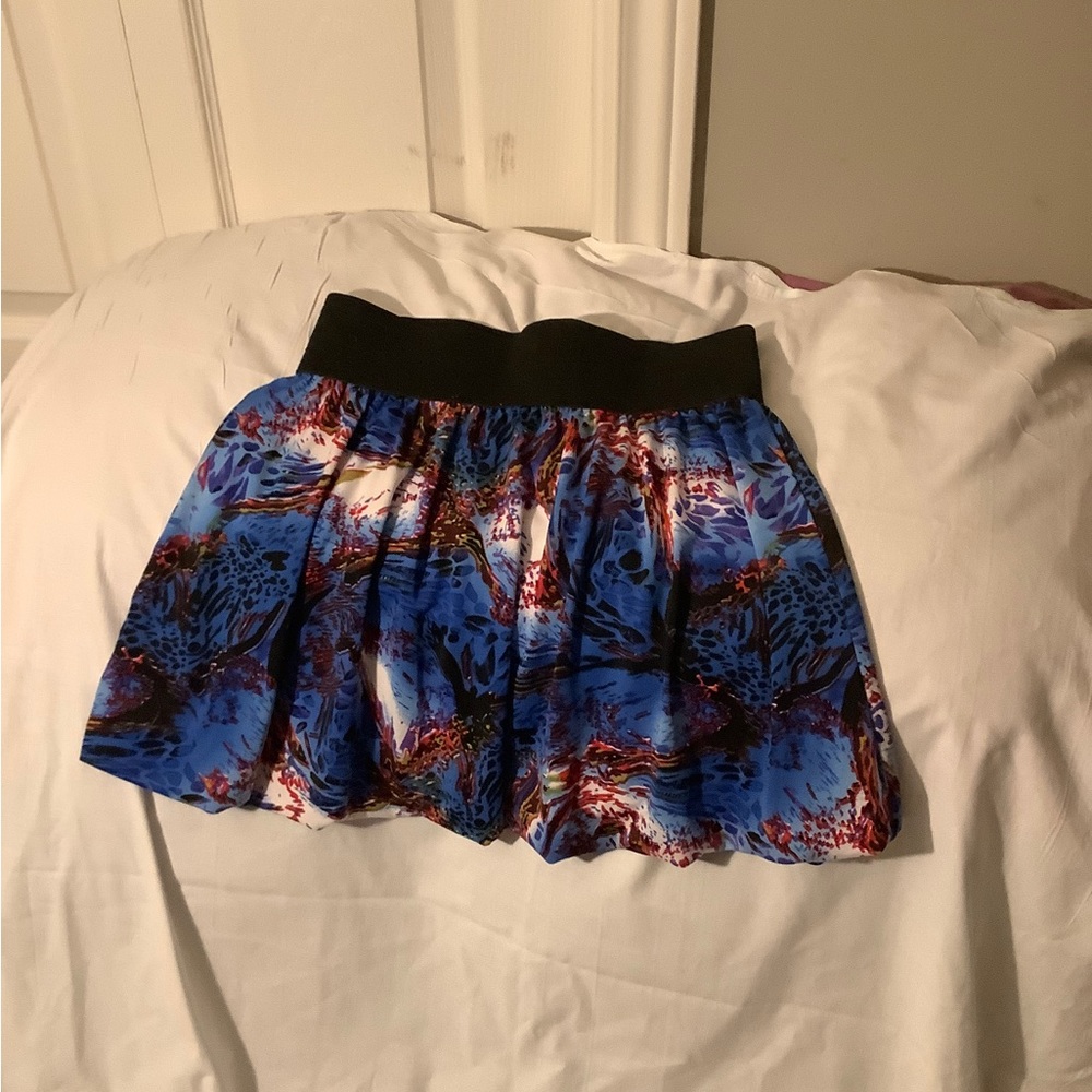 Short flowy flowery skirt